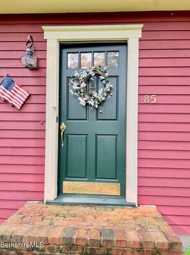 85 Birchwood Ln, Lenox, MA 01240-2105