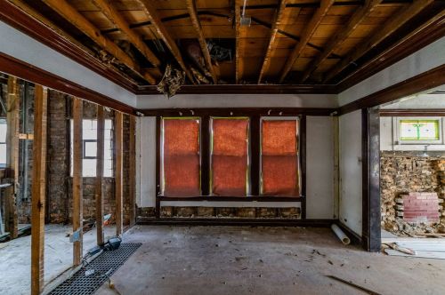 7709 Eberhart Ave, Chicago IL 60637-2485 exterior