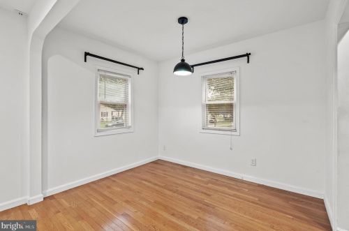 45 Robinson Dr, New Castle DE 19720-1915 exterior