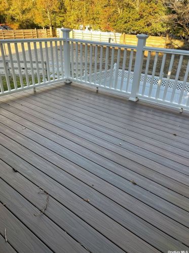 1651 Roosevelt Ave, Bohemia NY 11716-1429 exterior