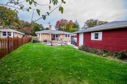 895 Parkside Ave, Elmhurst IL 60126-5027 exterior