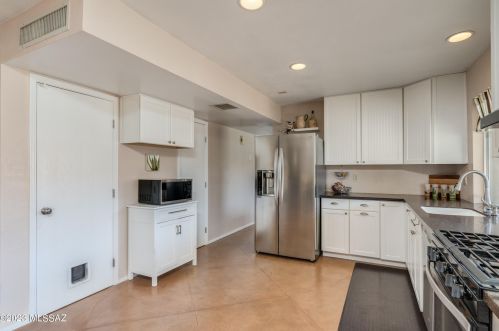 7590 Ln Cienega Dr, Tucson AZ 85712-1423 exterior