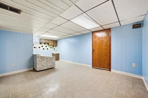 432 Jenne Dr, Pittsburgh PA 15236-2422 exterior