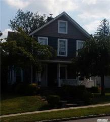 8 Lawrence Hill Rd, Hunt, NY 11743-3114