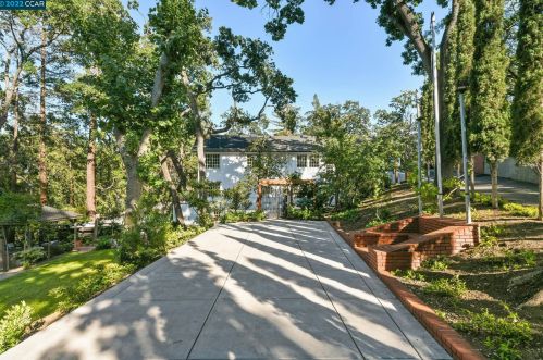 31 Ridge Park Ln, Concord CA 94518-1451 exterior