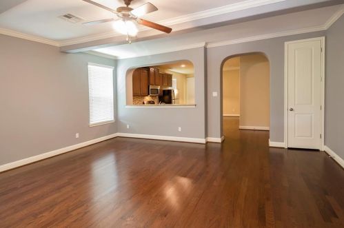 2424 Amur Dr, Austin TX  78745-2067 exterior