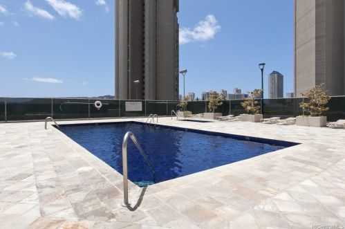 2499 Kapiolani Blvd, Honolulu HI  96826-5310 exterior