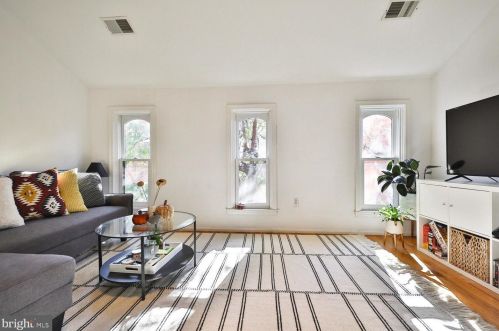 1935 Manning St, Philadelphia, PA 19103-5728