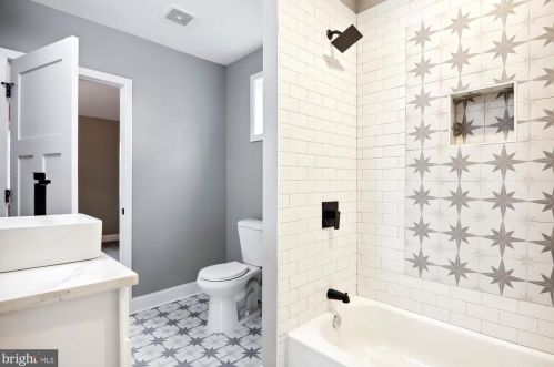 900 Prospect St, Silver Spring MD  20912-6875 exterior