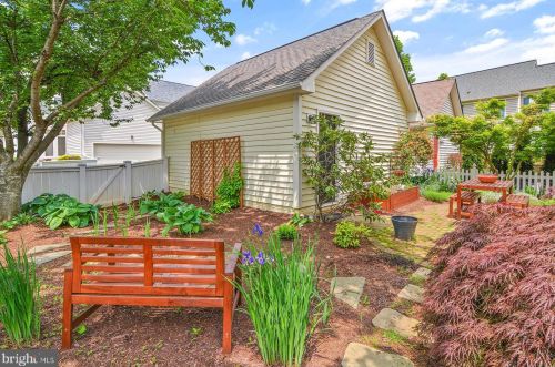 213 Creek Valley Ln, Rockville MD  20850-5603 exterior