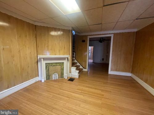 4252 15th St, Philadelphia, PA 19140-1941