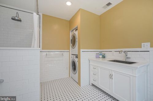 2202 Cumberland St, Philadelphia PA 19125-2204 exterior