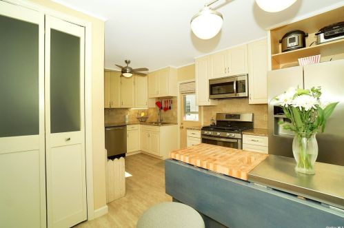 145 Chester St, Valley Stream NY 11580-4210 exterior