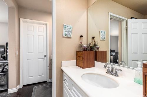 291 Monument Dr, Perris CA 92570-9063 exterior