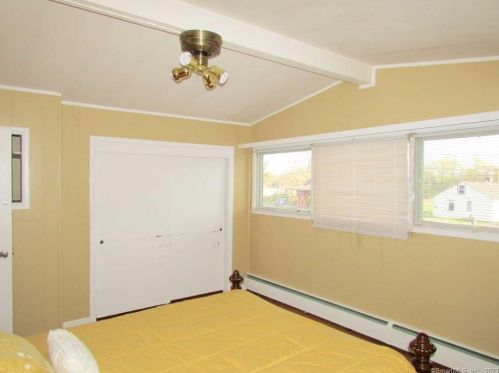 36 Belmont Ave, Windsor CT  06095-3335 exterior