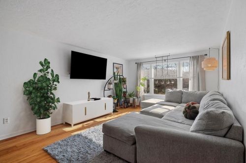 1300 Blue Jay Dr, Pittsburgh PA  15243-1206 exterior