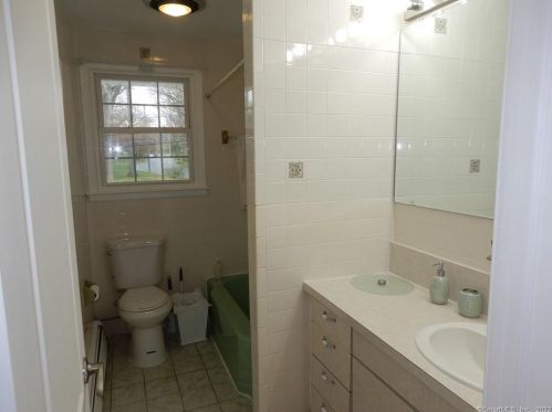 31 Mayflower Ln, Meriden CT 06450-3522 exterior