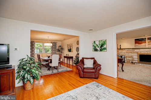 66 Red Lion Rd, Huntingdon Valley PA 19006-6436 exterior