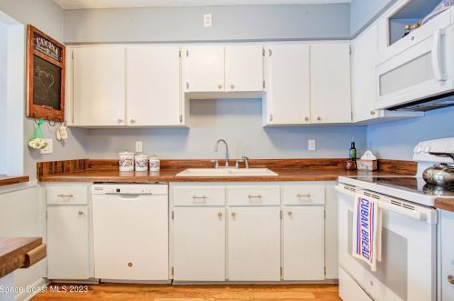 402 Ash St, Sebastian FL  32958-4308 exterior