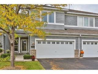 2703 Spy Glass Dr, Chaska, MN 55318-1181