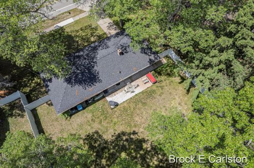 3024 Beach St, Meskegon MI 49441-1128 exterior