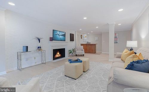 1515 Highwood Dr, Mc Lean VA  22101-5800 exterior