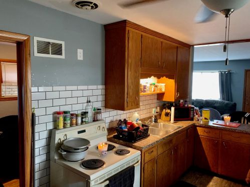 3211 13th St, Milwaukee, WI 53215-4611