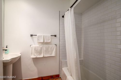 6101 Camino De Santa Valera, Tucson AZ  85718-3722 exterior