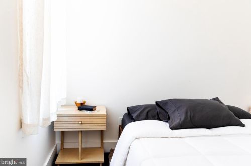 2026 Howard St, Philadelphia PA 19148-3334 exterior