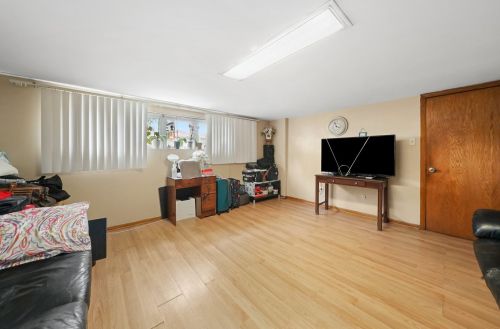 6724 63rd St, Chicago IL 60638-4004 exterior