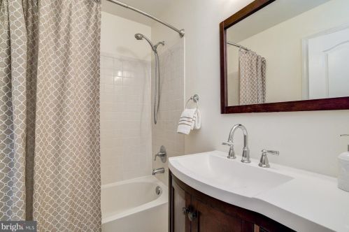 11801 Ambleside Dr, Rockville MD 20854-2109 exterior