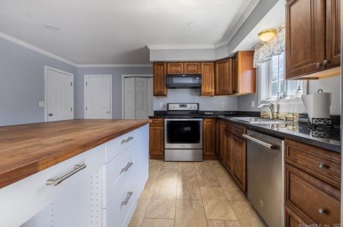 20 Robin Rd, Seymour CT 06483-3225 exterior