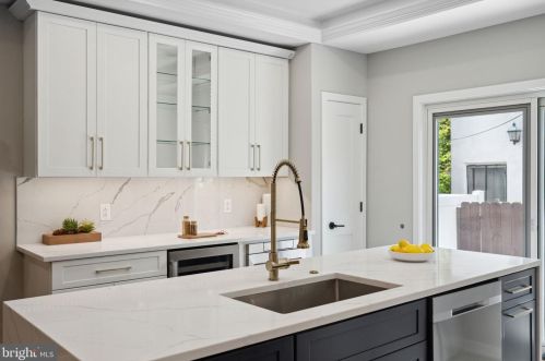 2200 Kater St, Philadelphia PA 19146-1139 exterior