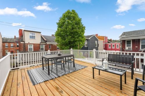 1814 Fox Way, Pittsburgh PA  15203-1732 exterior