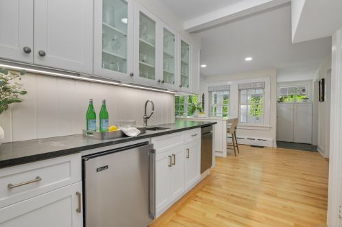 88 Kings Hwy, Westport CT 06880-2422 exterior