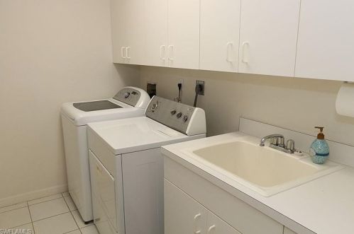 360 Carlton Pl, Naples FL 34108-7509 exterior