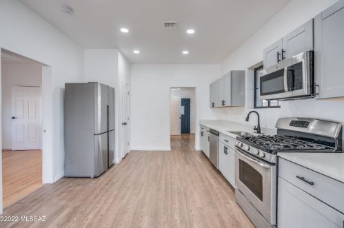 823 Arizona Ave, Tucson AZ  85705-7733 exterior