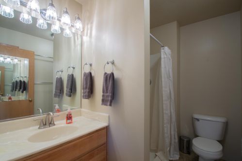 924 Crestview Dr, Watertown WI 53094-6005 exterior