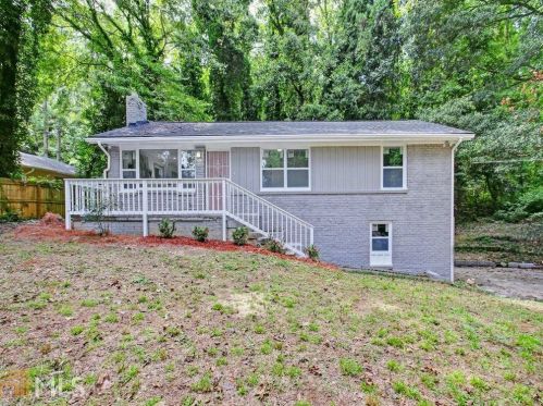 585 Brownlee Rd, Atlanta, GA 30311-2227