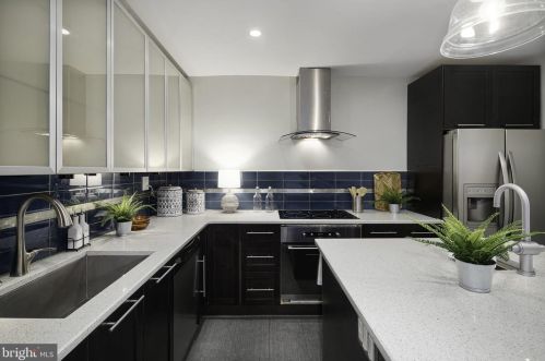 1733 Howard St, Philadelphia PA 19122-2412 exterior