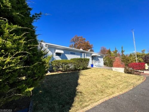 600 Lk Shr Dr, Parsippany NJ 07054-3652 exterior