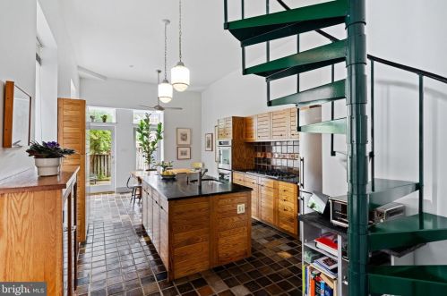 1708 Green St, Philadelphia PA 19130-7023 exterior