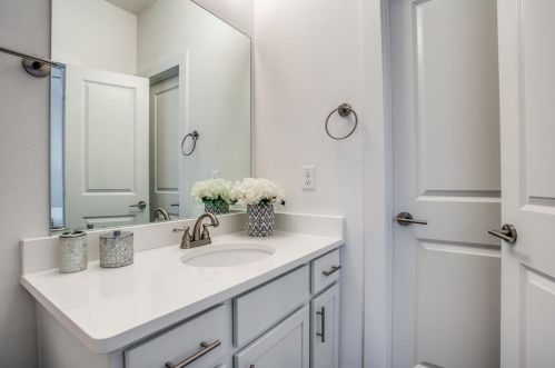 5811 Bryan Pkwy, Dallas TX  75206-8111 exterior