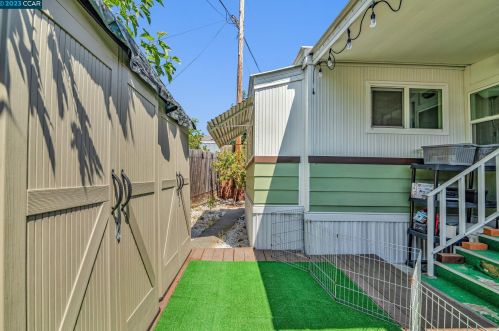 2 Terrace Dr, Concord CA 94518-2047 exterior