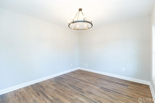 20 Linden Ave, Edison NJ 08817-3208 exterior