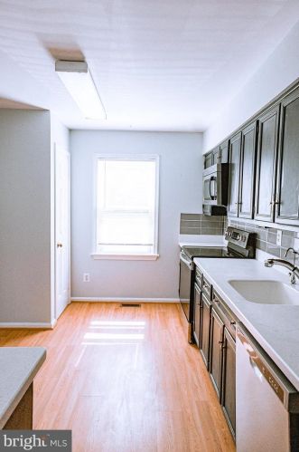 15301 Manor Village Ln, Rockville MD 20853-1820 exterior