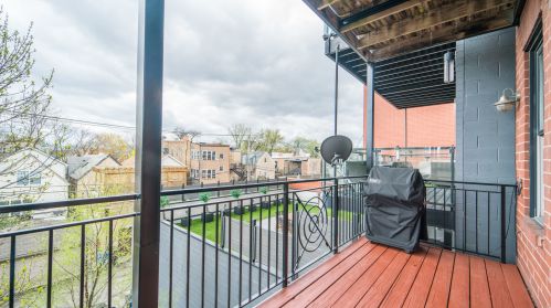 2035 Division St, Chicago IL 60622-8105 exterior