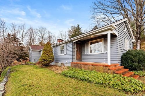 50 Castle Hts, Deep River, CT 06417-1802