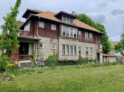 2728 40th St, Milwaukee, WI 53210-2545