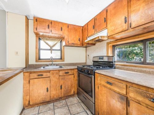 2224 Valentine Ave, Bronx NY 10458-7139 exterior